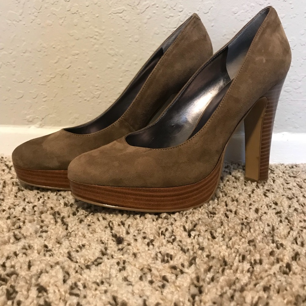 NINE WEST Suede Ample Pump 9M Brown Wood Bottom